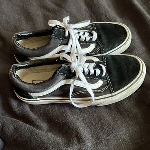 Vans black and white sneakers - size unisex 5.5 men and size 7 women